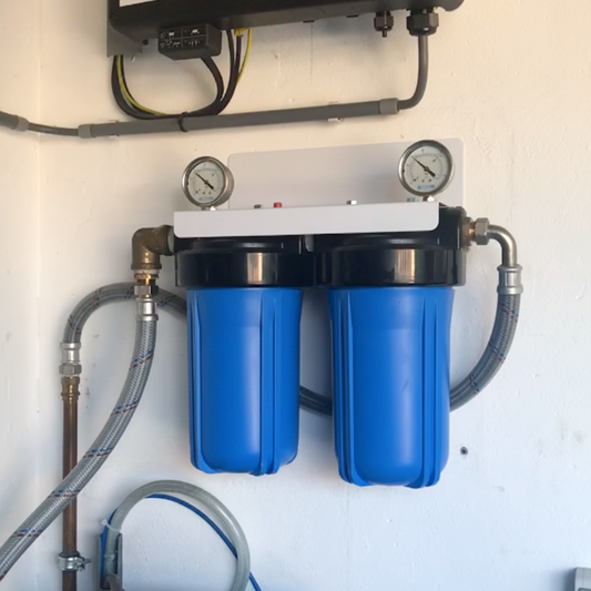 Big Blue Duo – Sediment + Actief Kool Filterinstallatie voor regenwater (10" of 20")